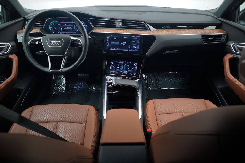 Thumbnail: 2022 Audi e-tron GT - 7