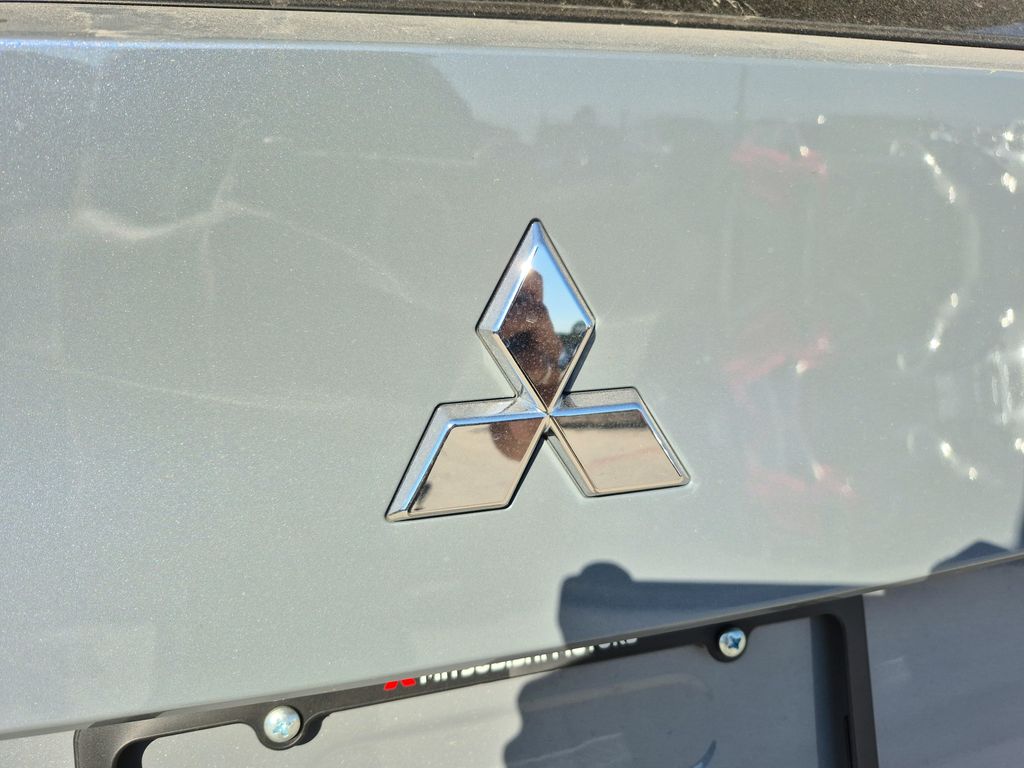 2025 Mitsubishi Outlander SE - 11