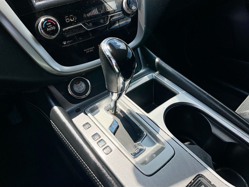 Used 2020 Silver Nissan SL image 15