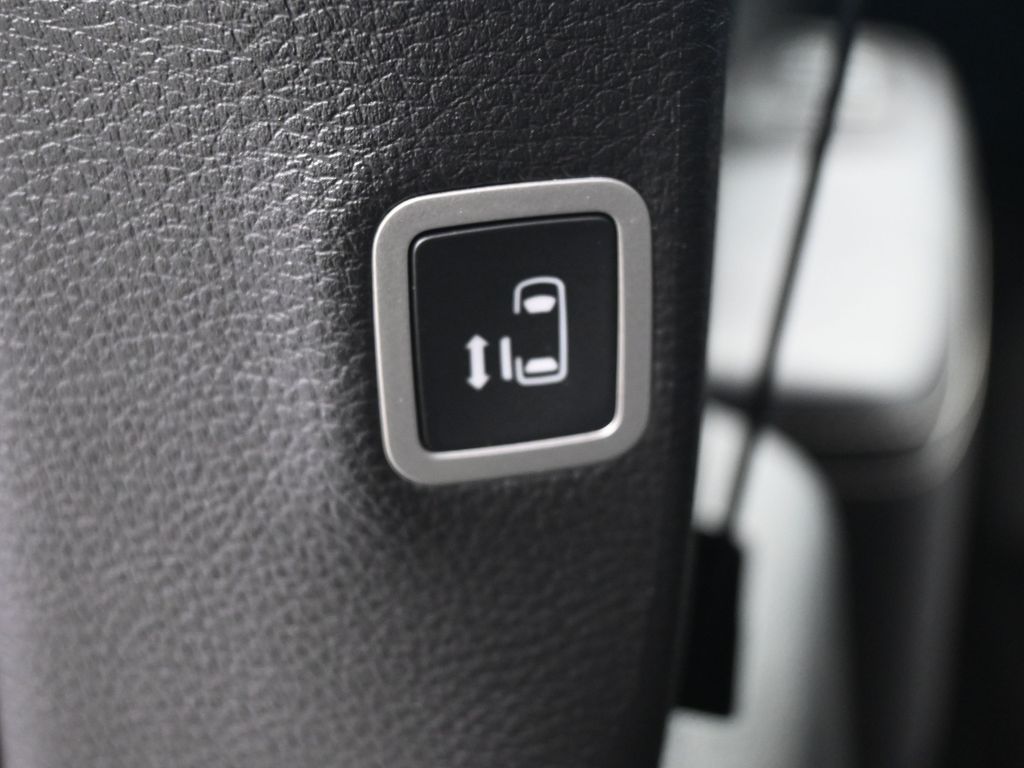 New 2026 Silver Mist Clearcoat Chrysler Select image 30