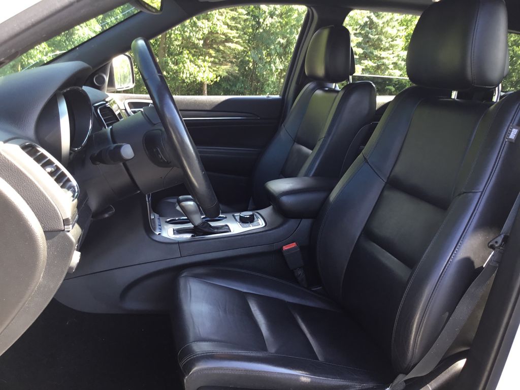 Thumbnail: 2020 Jeep Grand Cherokee - 10