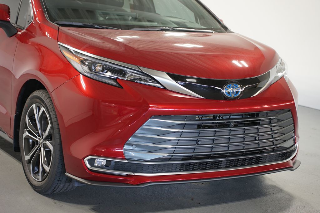 Thumbnail: 2025 Toyota Sienna - 4