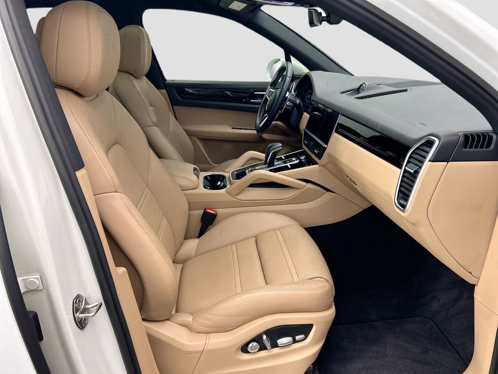 Thumbnail: 2020 Porsche Cayenne - 22