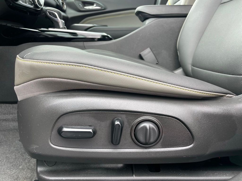 Thumbnail: 2025 Chevrolet Trax - 25