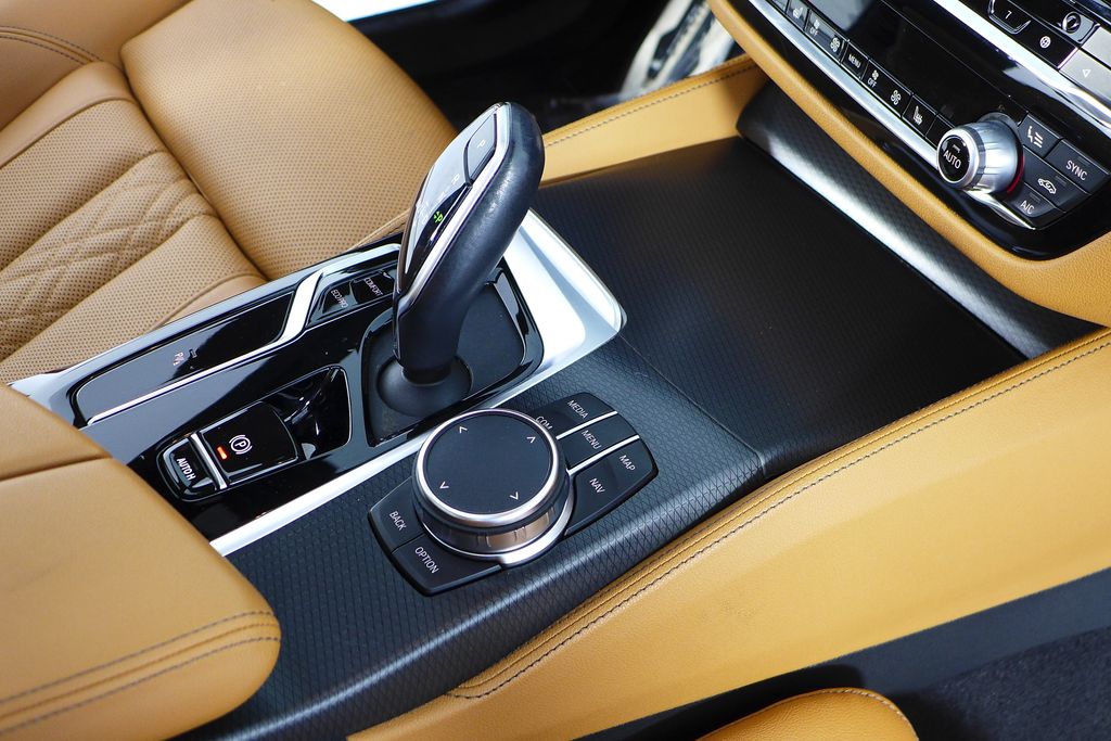 Thumbnail: 2023 BMW 5 Series - 15
