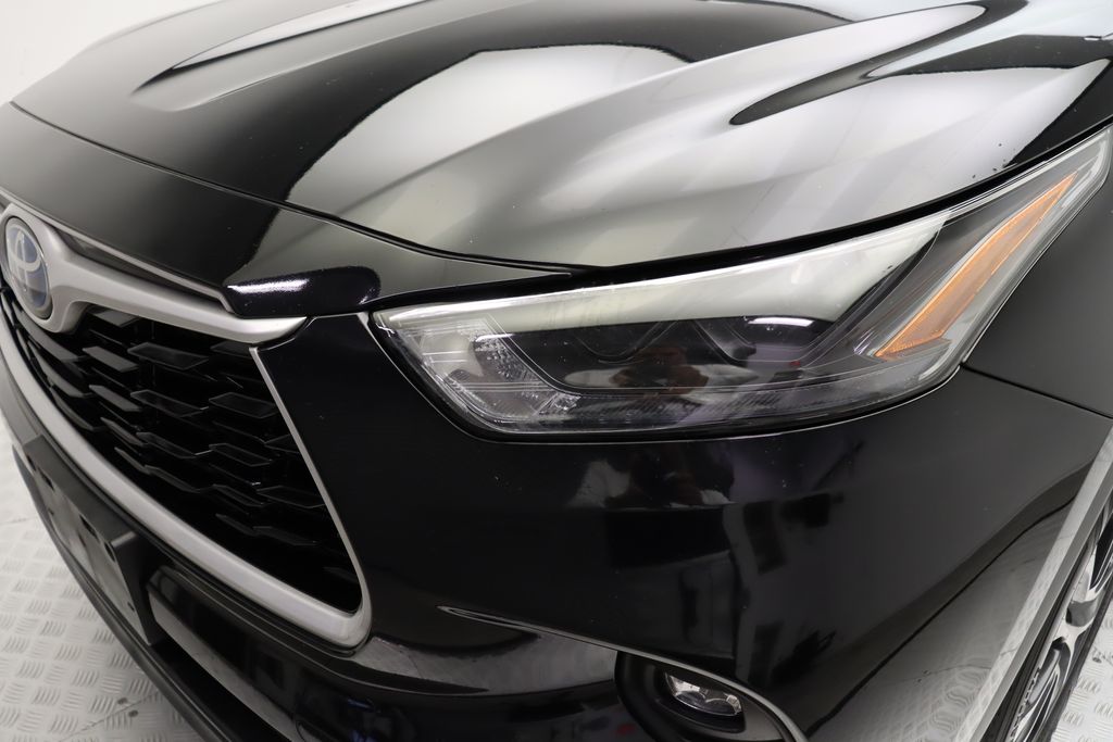 Thumbnail: 2022 Toyota Highlander - 3