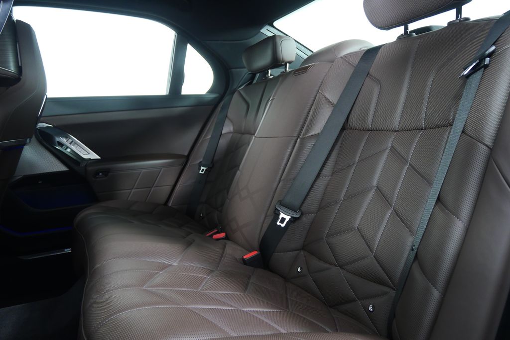 Thumbnail: 2023 BMW 7 Series - 15