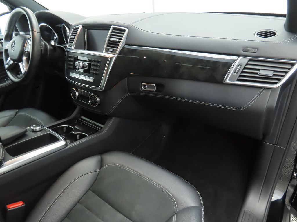 Thumbnail: 2013 Mercedes-Benz M-Class - 17