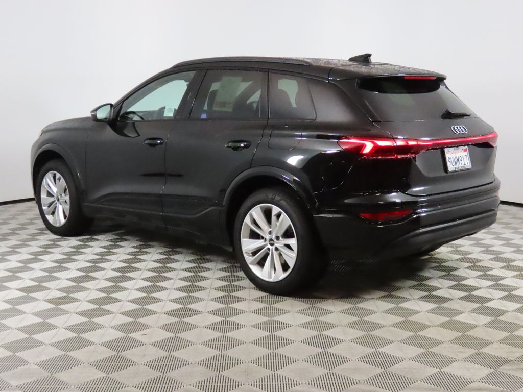 Thumbnail: 2025 Audi Q6 e-tron - 3