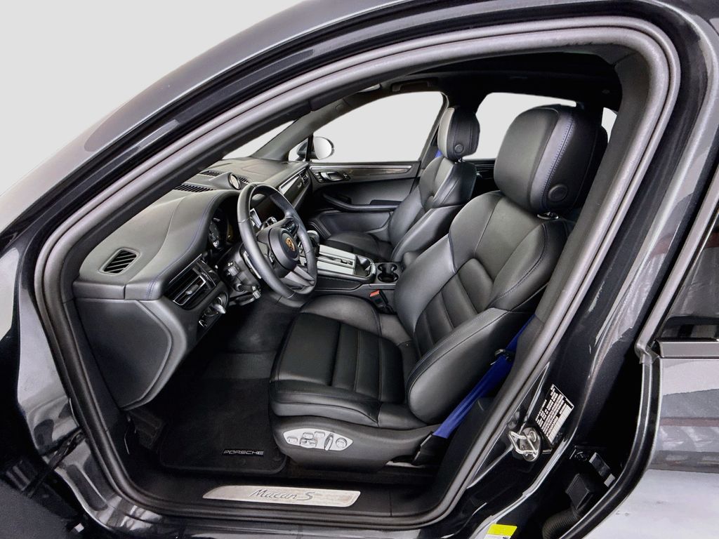 Thumbnail: 2023 Porsche Macan - 20