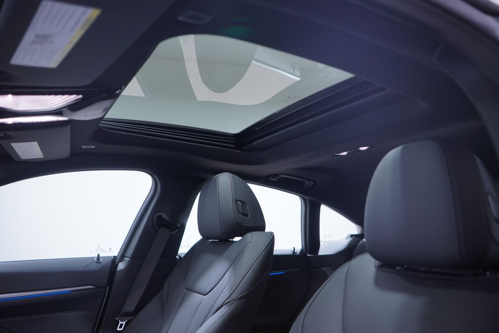 Thumbnail: 2025 BMW i4 - 8