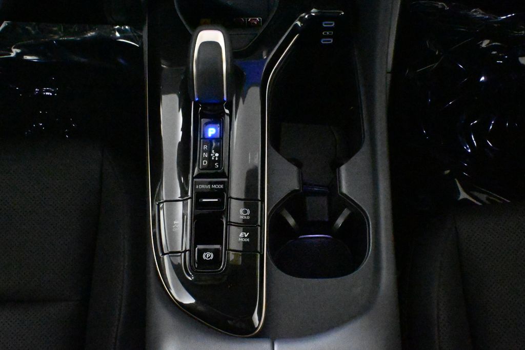 Thumbnail: 2025 Toyota Crown Signia - 25
