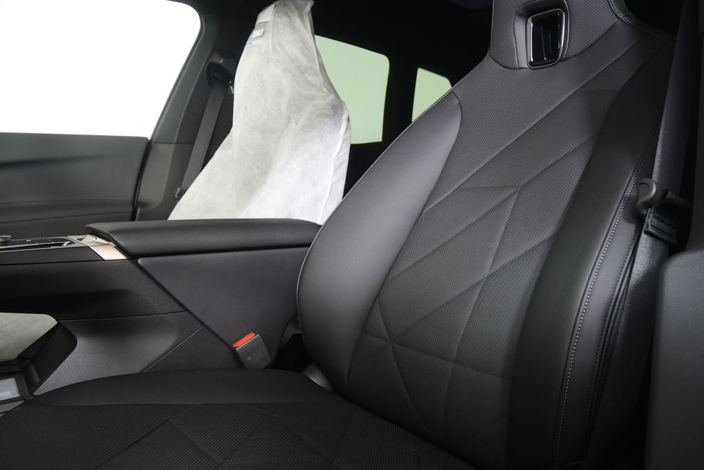 Thumbnail: 2026 BMW iX - 10