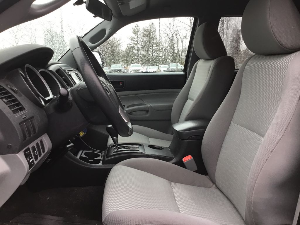 Thumbnail: 2015 Toyota Tacoma - 9