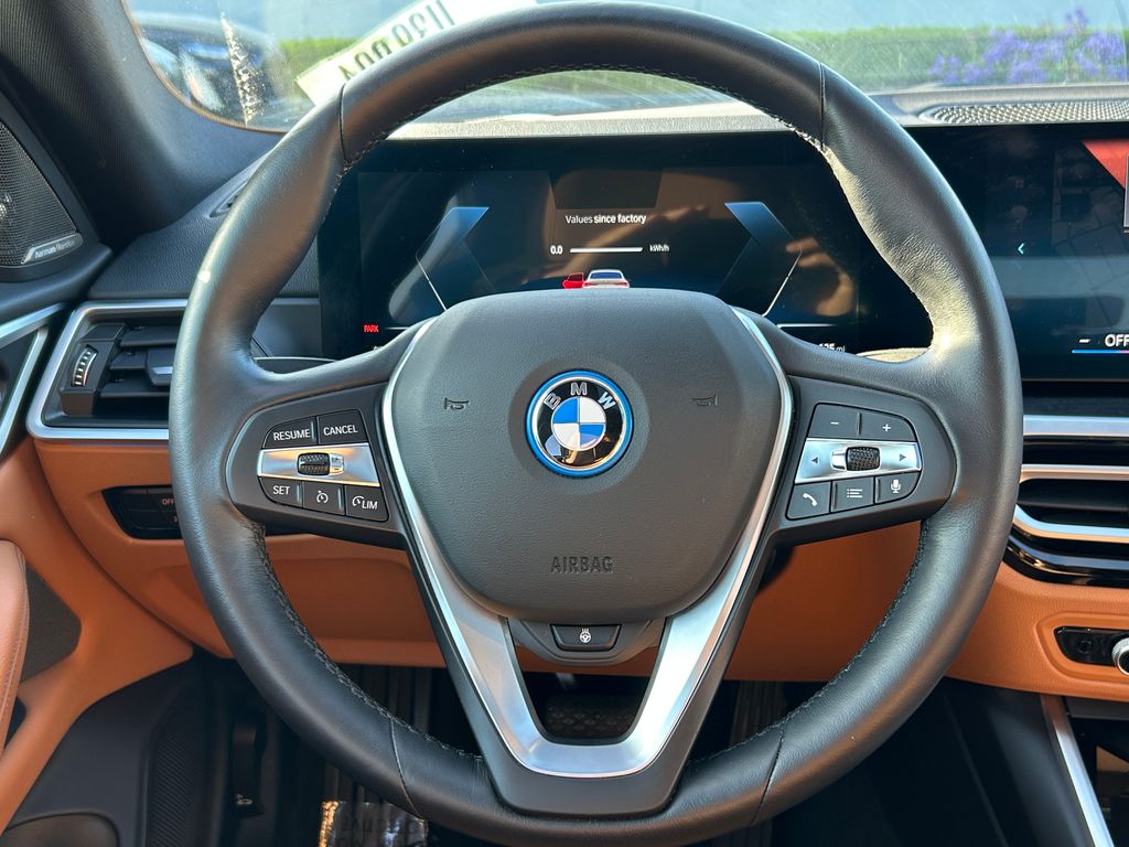Thumbnail: 2023 BMW i4 - 18