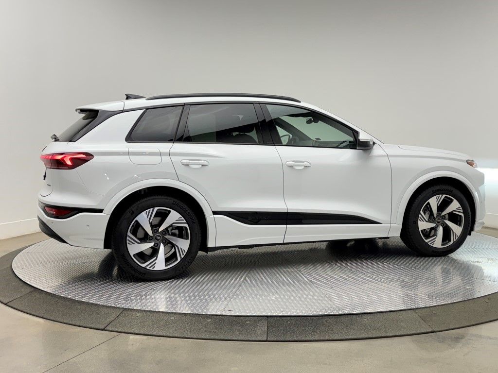 2025 Audi e-tron Premium 12