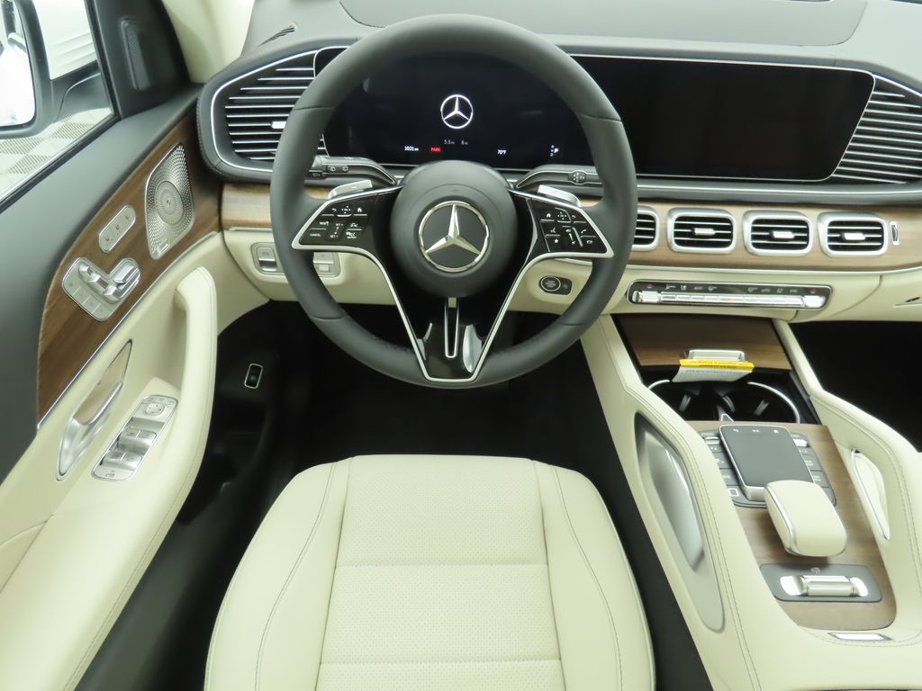 2025 Mercedes-Benz GLS 450 4MATIC 10