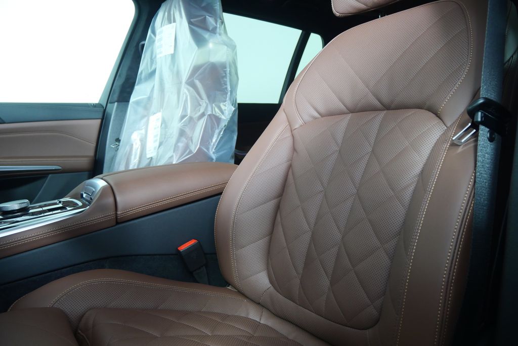 Thumbnail: 2026 BMW X7 - 10