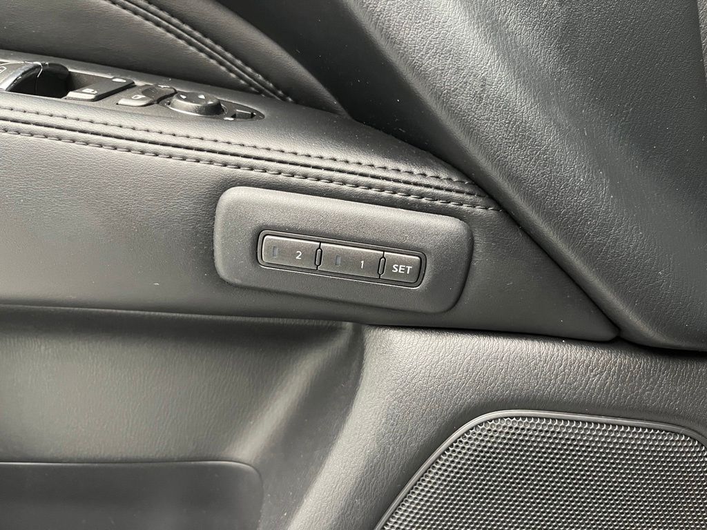 Thumbnail: 2013 INFINITI JX35 - 17