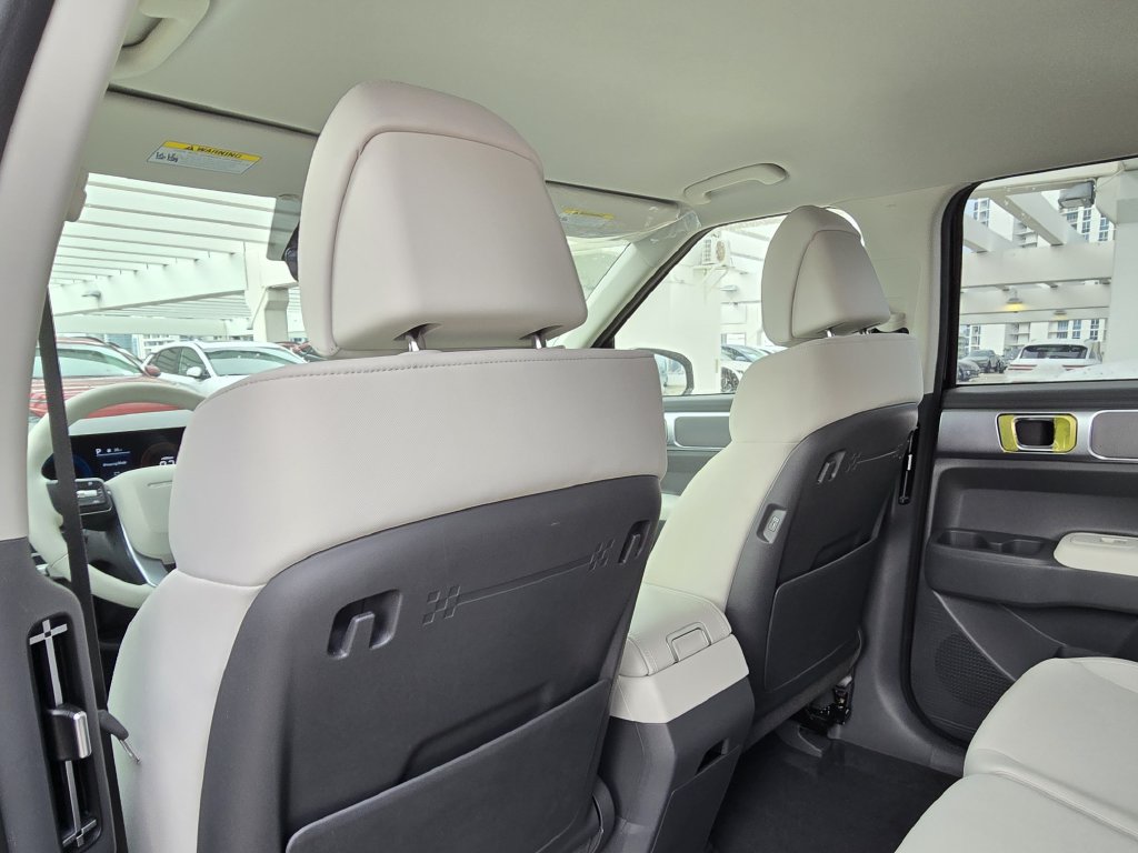 New 2027 Silver Hyundai SE image 23