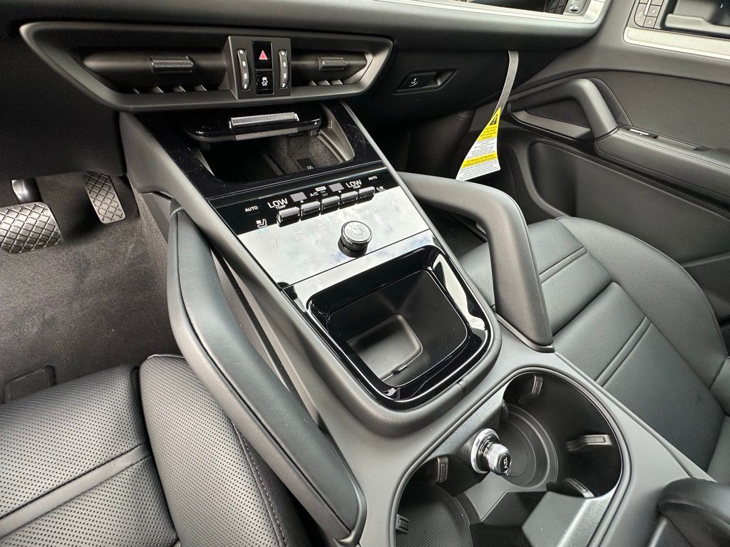 Thumbnail: 2026 Porsche Cayenne - 27