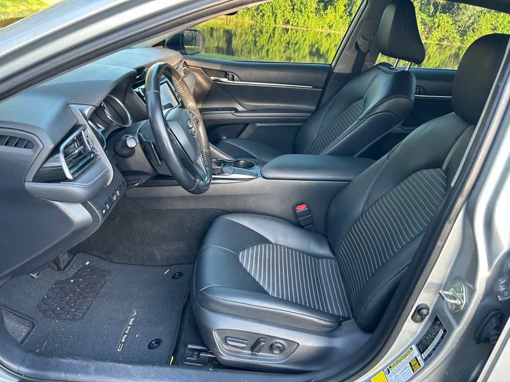 2020 Toyota Camry SE 14