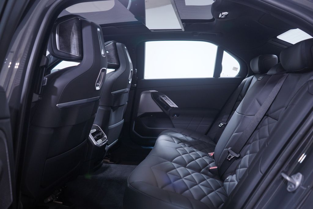 2025 BMW 7 Series 740i 9
