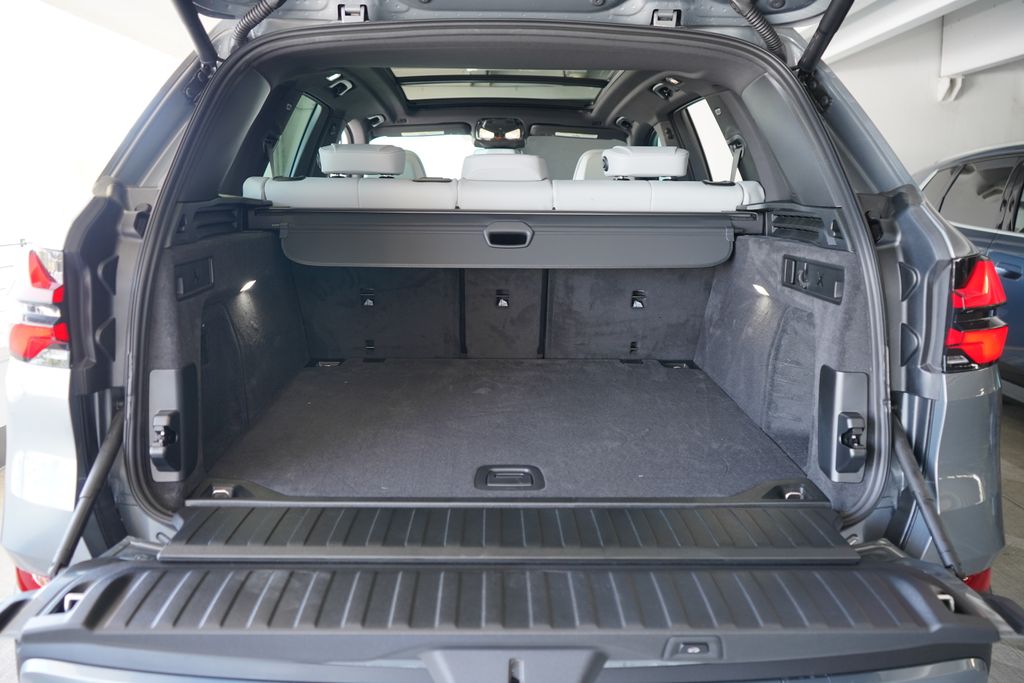 Thumbnail: 2026 BMW X5 - 21