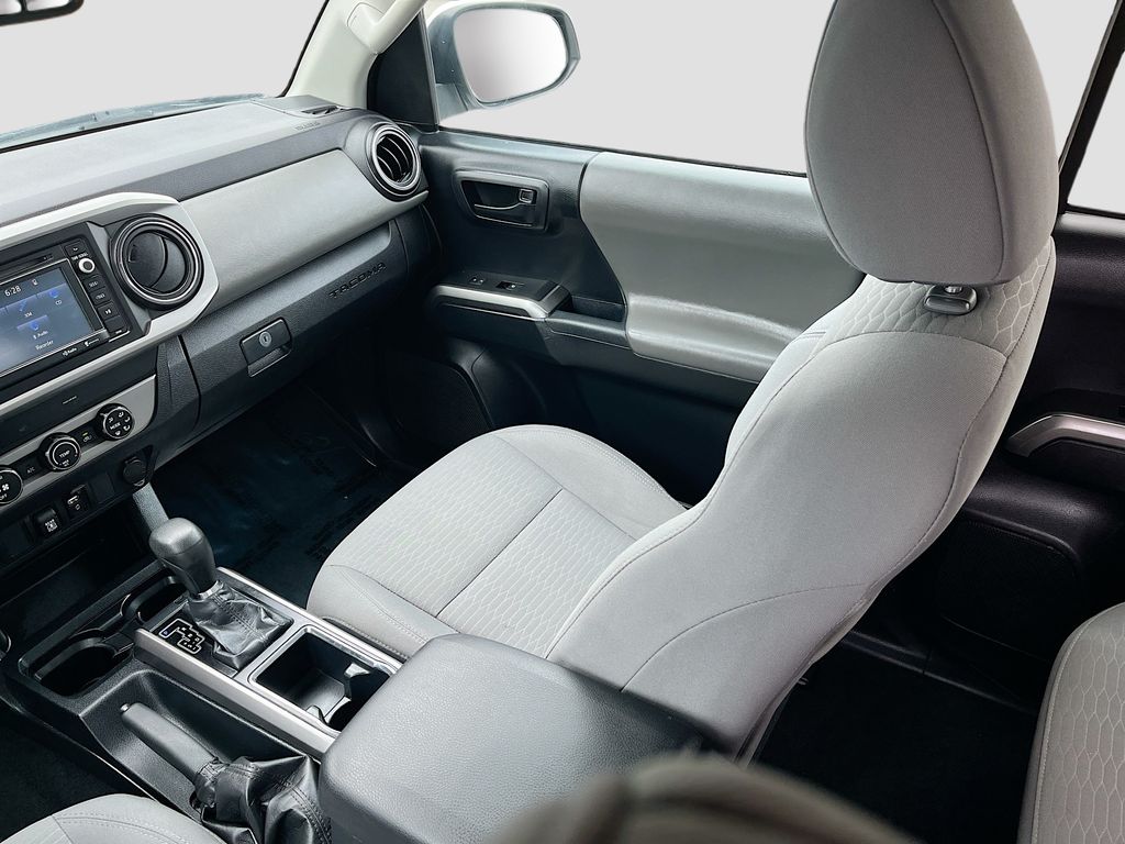 Used 2019 White Toyota SR5 image 21