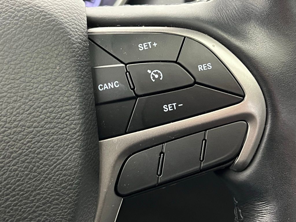 Thumbnail: 2022 Jeep Grand Cherokee - 17