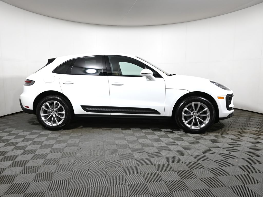 Thumbnail: 2023 Porsche Macan - 8