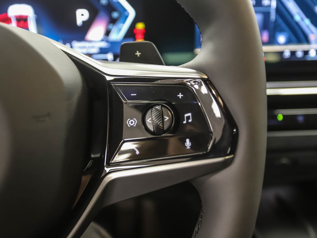 Thumbnail: 2025 BMW 5 Series - 13