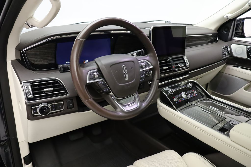 Thumbnail: 2021 Lincoln Navigator - 15