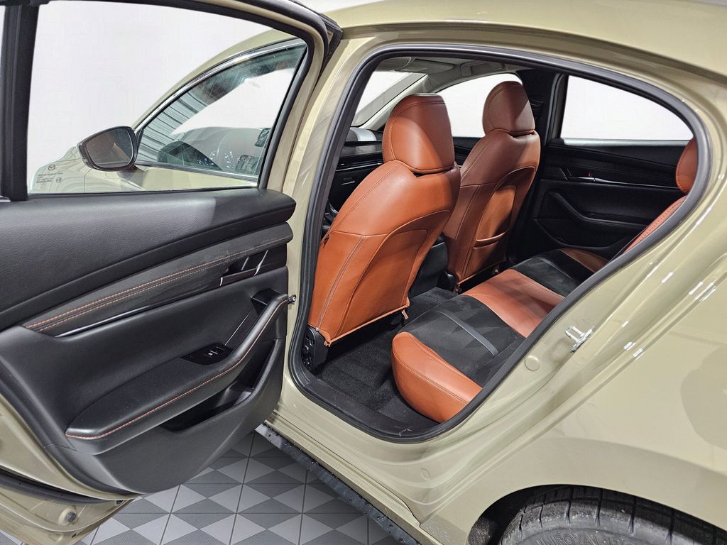 Used 2024  Mazda 2.5 Carbon Turbo image 17