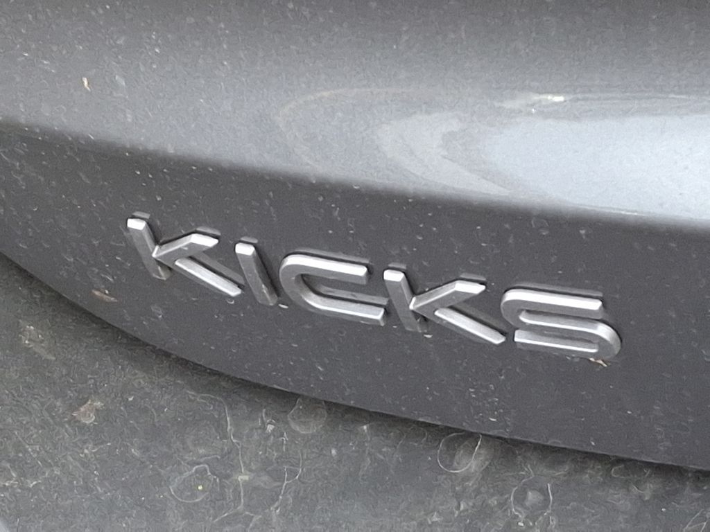 2025 Nissan Kicks SR 11