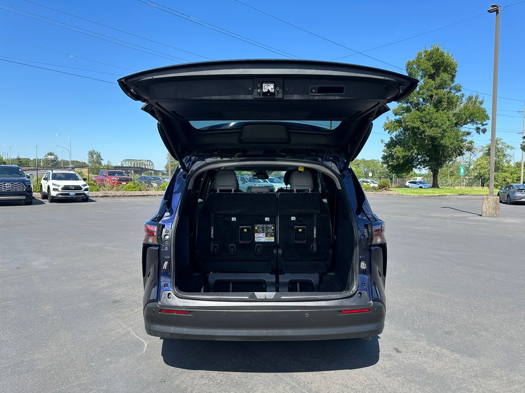 2025 Toyota Sienna XLE