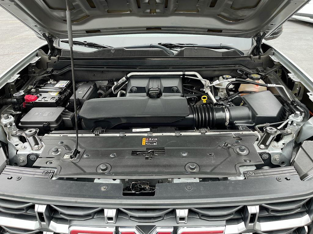 Used 2024 Silver GMC AT4 image 31