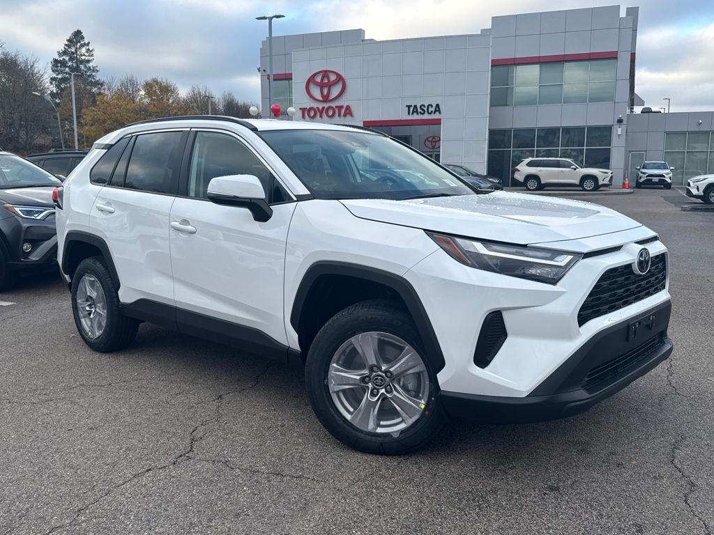 2025 Toyota RAV4 XLE's photo