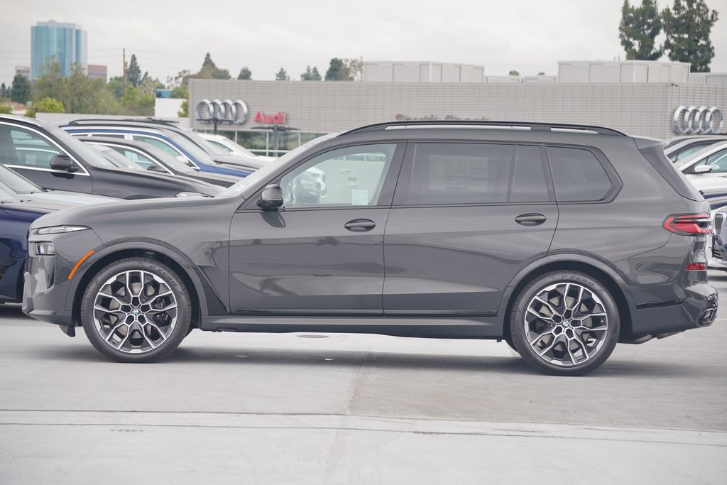 2025 BMW X7 M60i 4