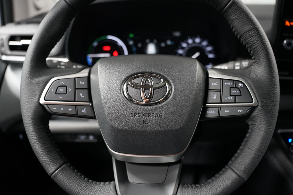 2025 Toyota Sienna XLE 12