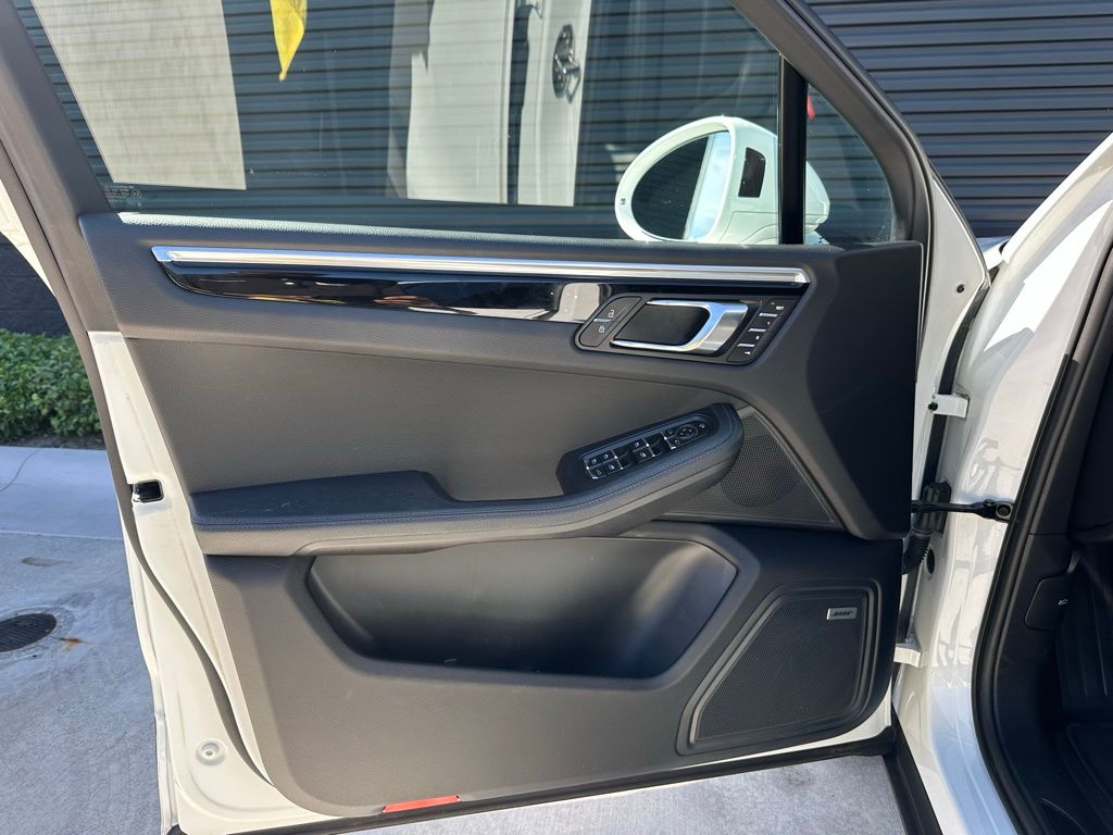 2022 Porsche Macan  14