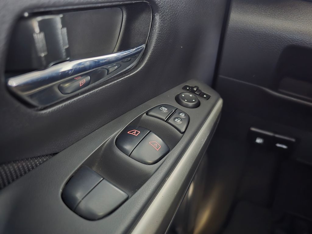 Thumbnail: 2021 Nissan Kicks - 16