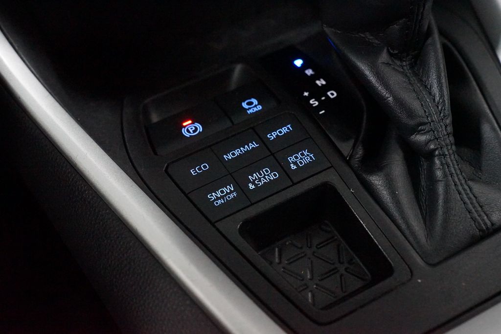 Thumbnail: 2022 Toyota RAV4 - 21