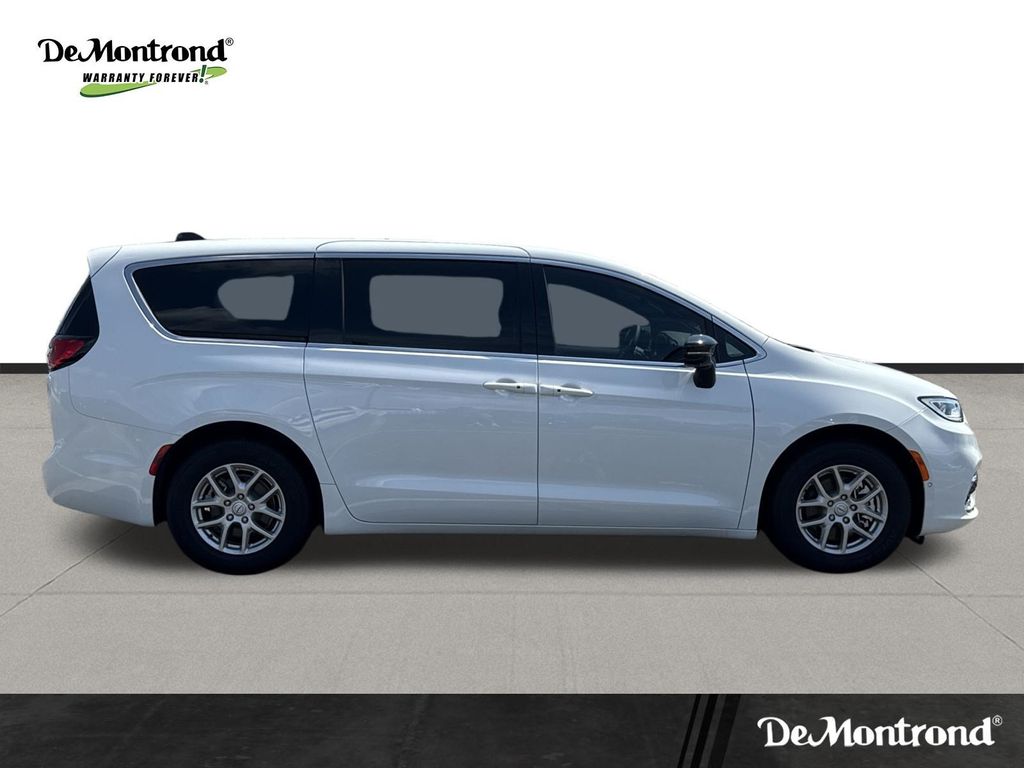 2026 Chrysler Pacifica Select White at River Oaks CDJR