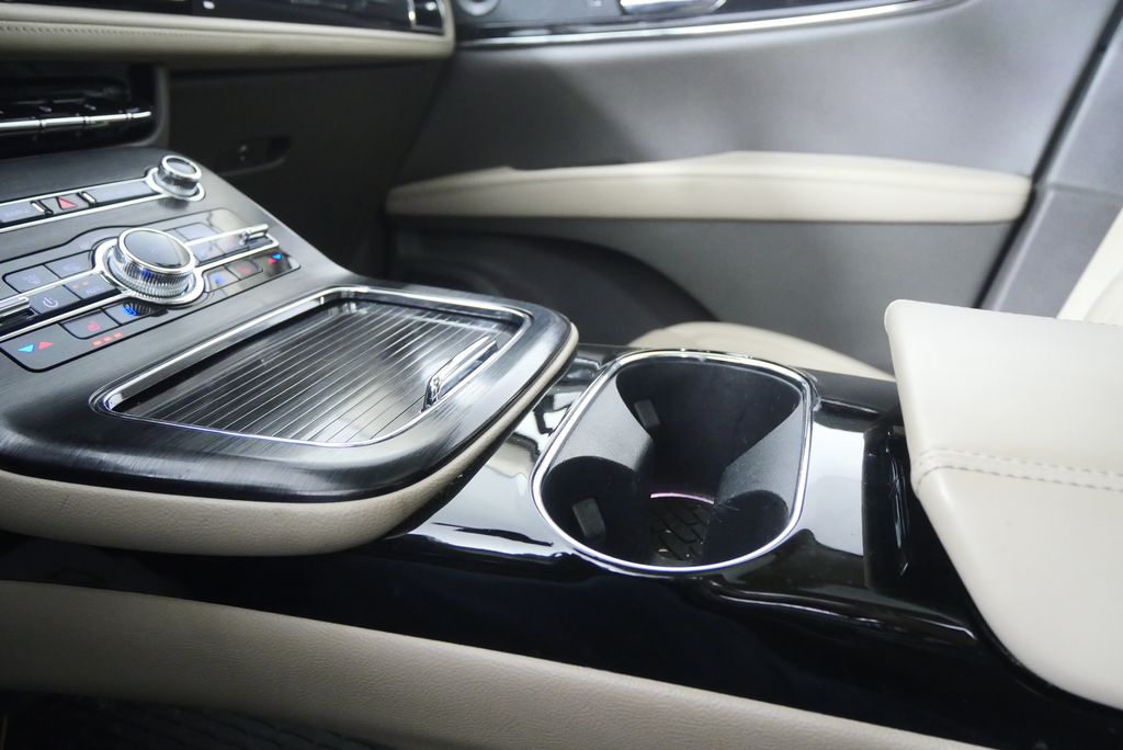 Thumbnail: 2021 Lincoln Nautilus - 23