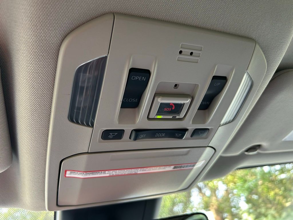 2023 Toyota Highlander Limited 32