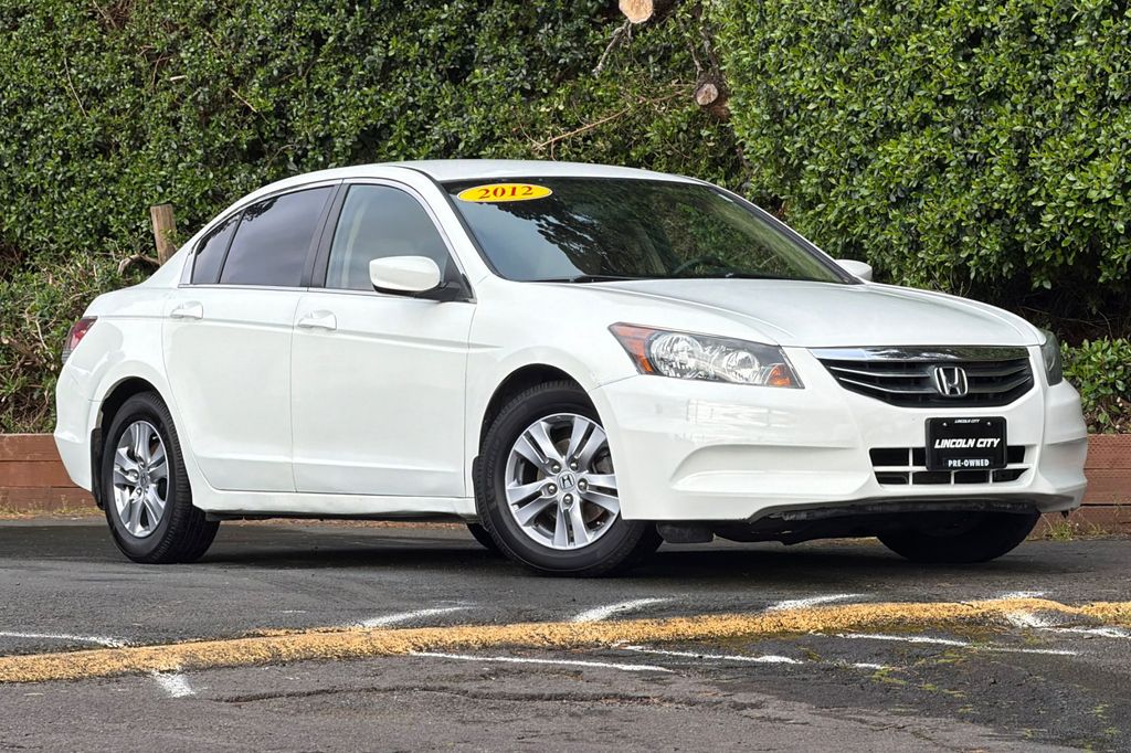 White 2012 Honda Accord SE Sedan Front-Wheel Drive 5-Speed Automatic Overdrive