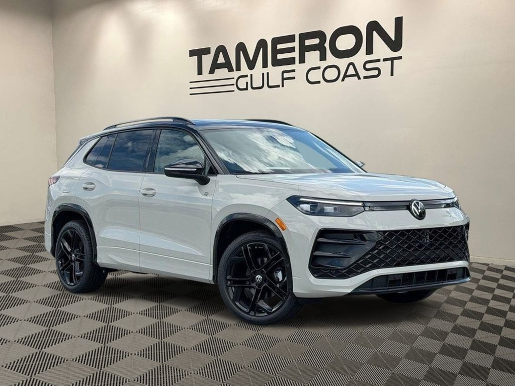Sandstone w/Deep Black Roof 2026 Volkswagen Tiguan SUV / Crossover Front-Wheel Drive 8-Speed Automatic
