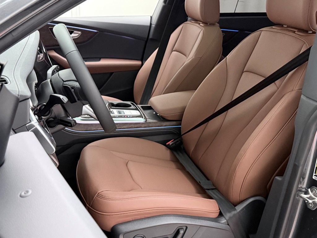 Thumbnail: 2026 Audi Q8 - 31