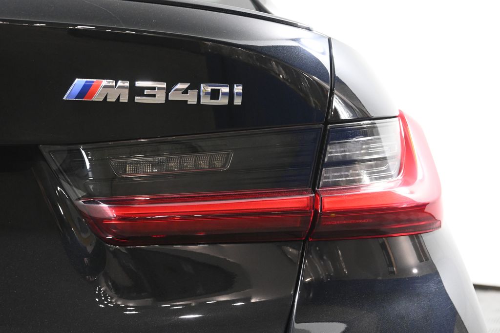 Thumbnail: 2024 BMW 3 Series - 13